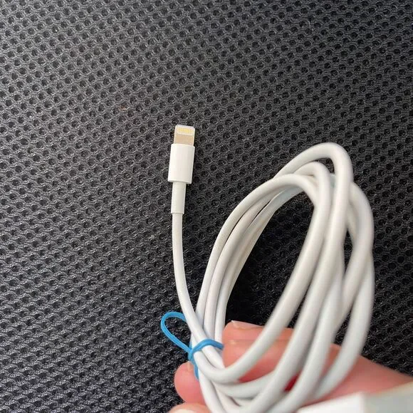 White USB-A to Lightning 41 inch Wire Data Sync Charging Cable - Picture 3 of 4